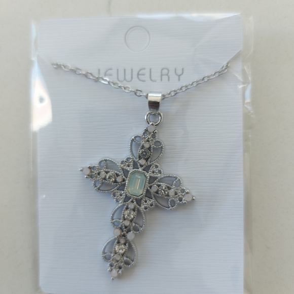 Cross necklace and pendant - Picture 4 of 5
